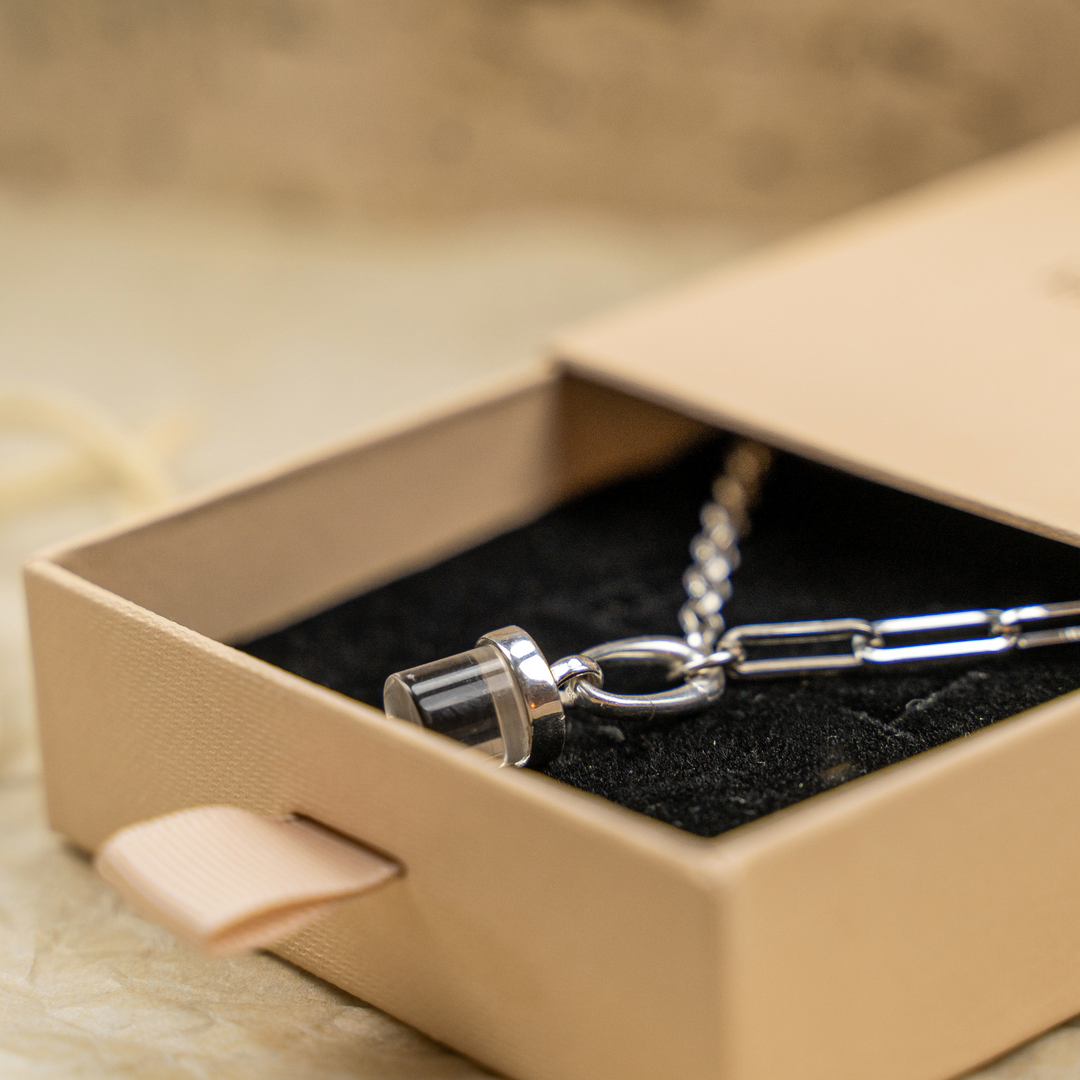 Schönheit trifft Bewusstsein: Warum nachhaltiger Schmuck die bessere Wahl ist