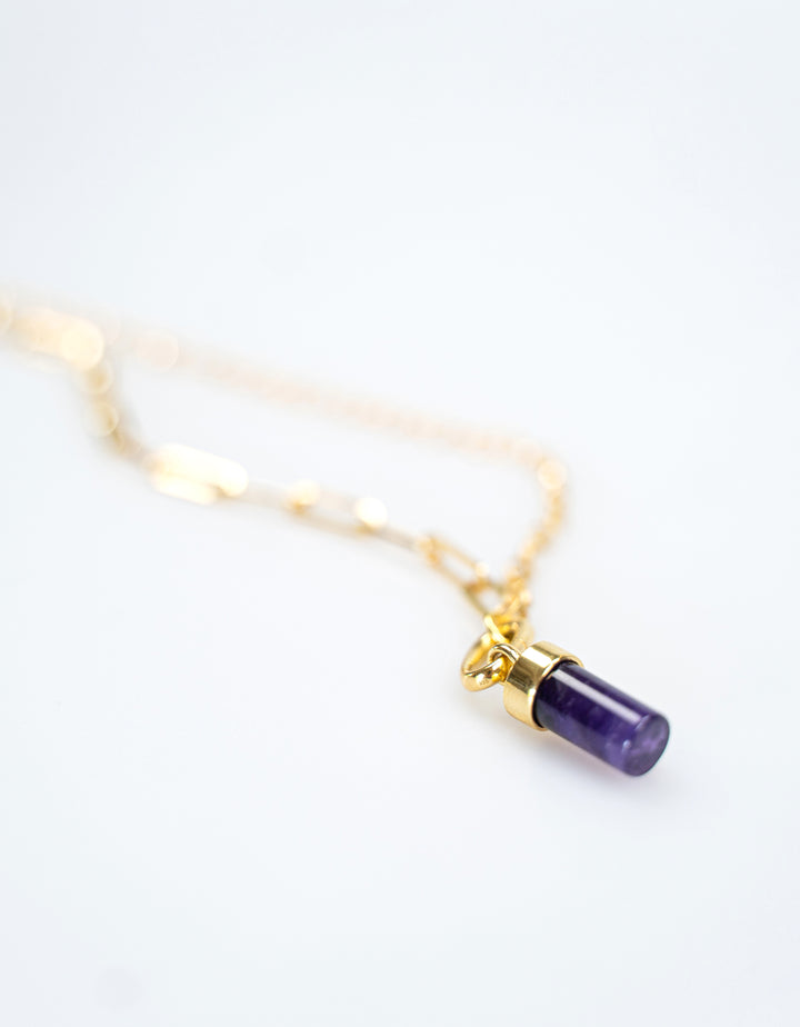 Heilstein Anhänger, Healing crystals, Energy Charms, Energy Charm Set, Amethyst, Mix and Match, Inspiration, Energie, Energy, Energieheilung, Energy healing, moderne Heilstein Anhänger, modern crystal charms, auswechselbar, exchangeable, Gold, Goldschmuck, klassischer Heilstein Schmuck, zeitloser Heilstein Schmuck, moderner Heilstein Schmuck, lila Heilstein, made in Germany, Handarbeit, Nachhaltig, Recycelt